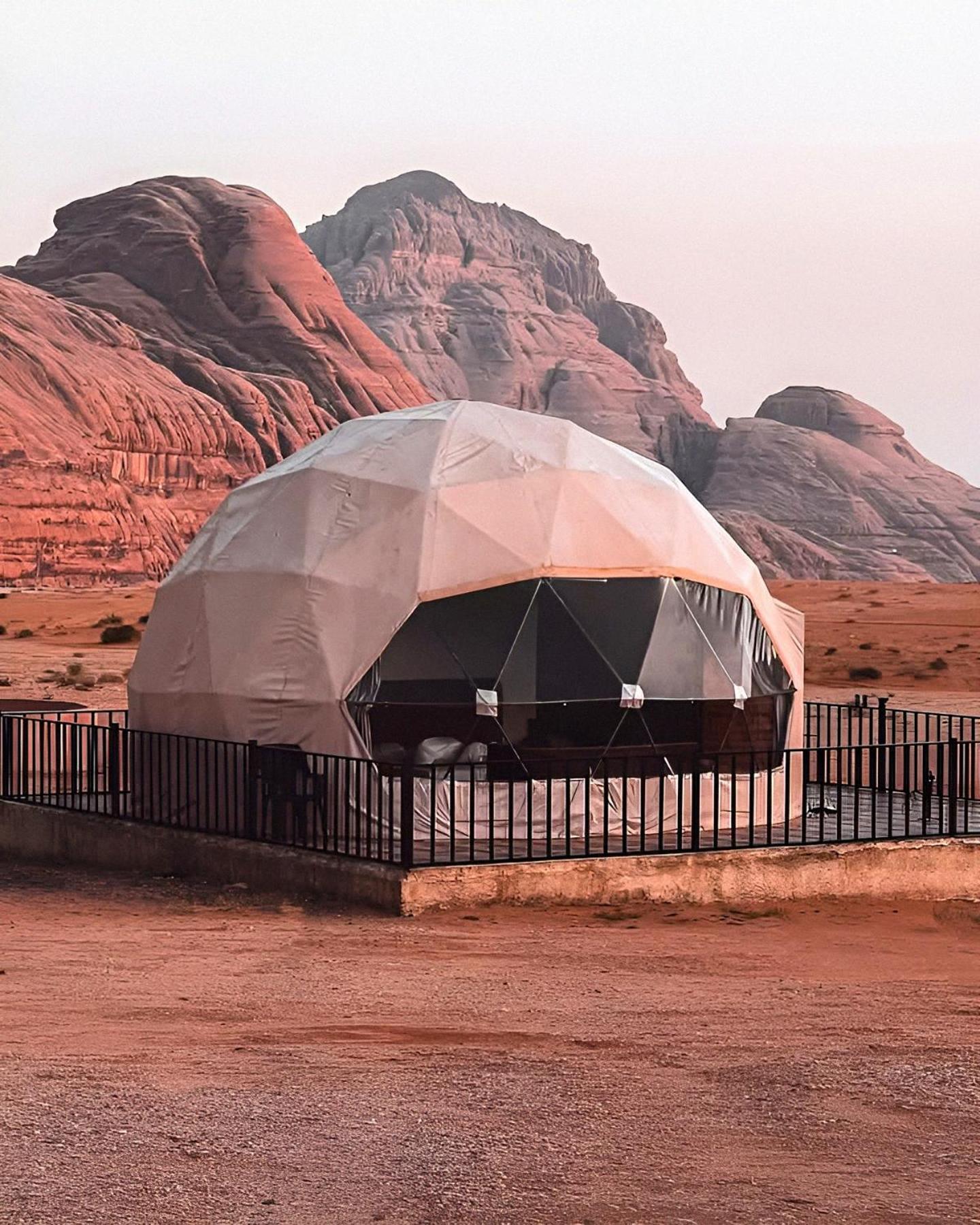 ホテル Wadi Rum Caeser Camp エクステリア 写真