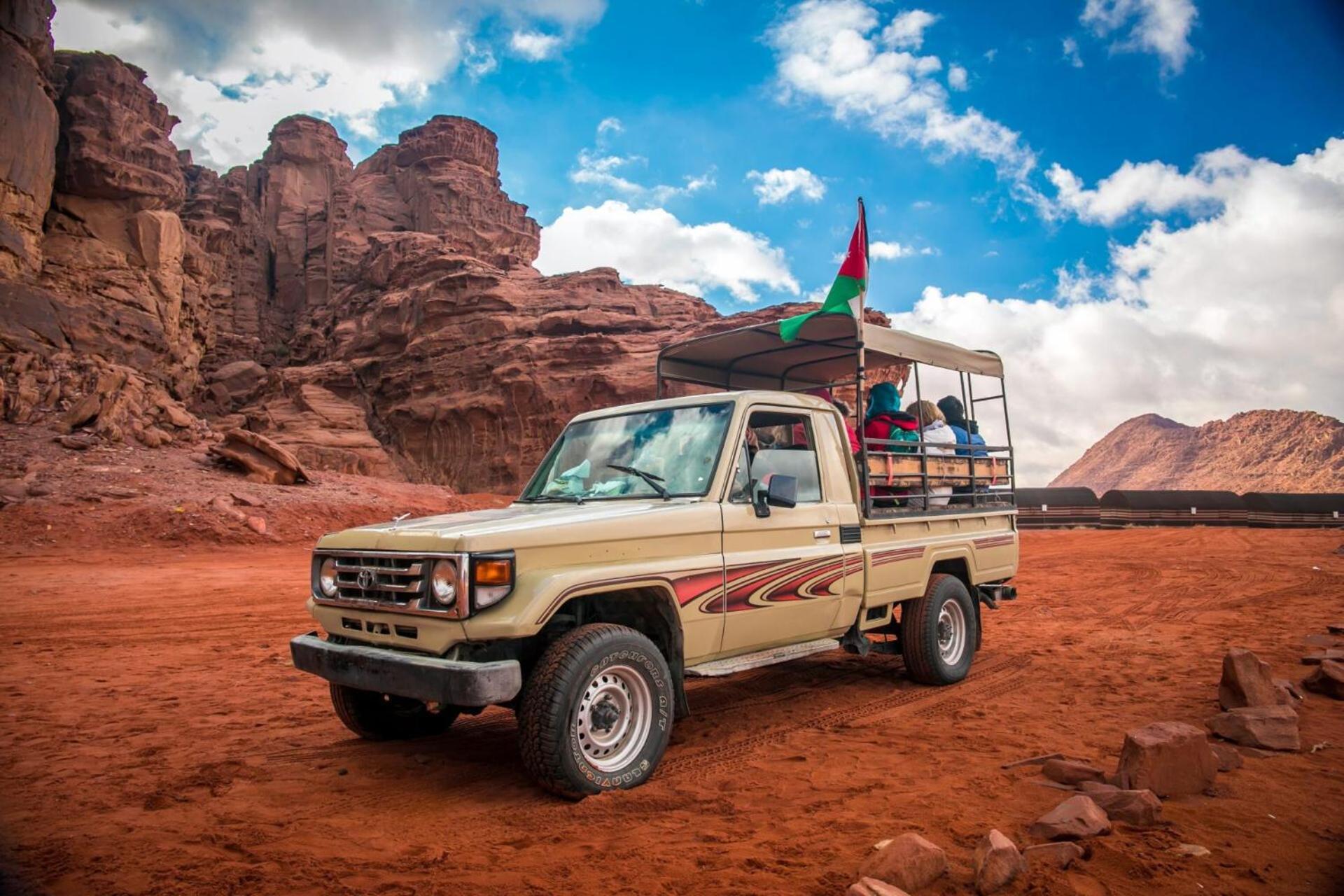 ホテル Wadi Rum Caeser Camp エクステリア 写真