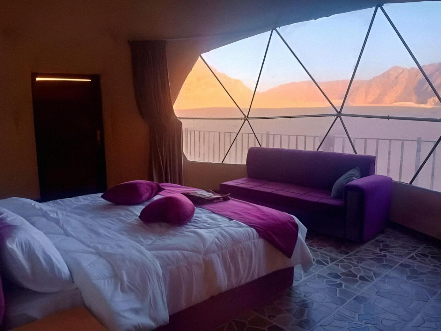 ホテル Wadi Rum Caeser Camp エクステリア 写真