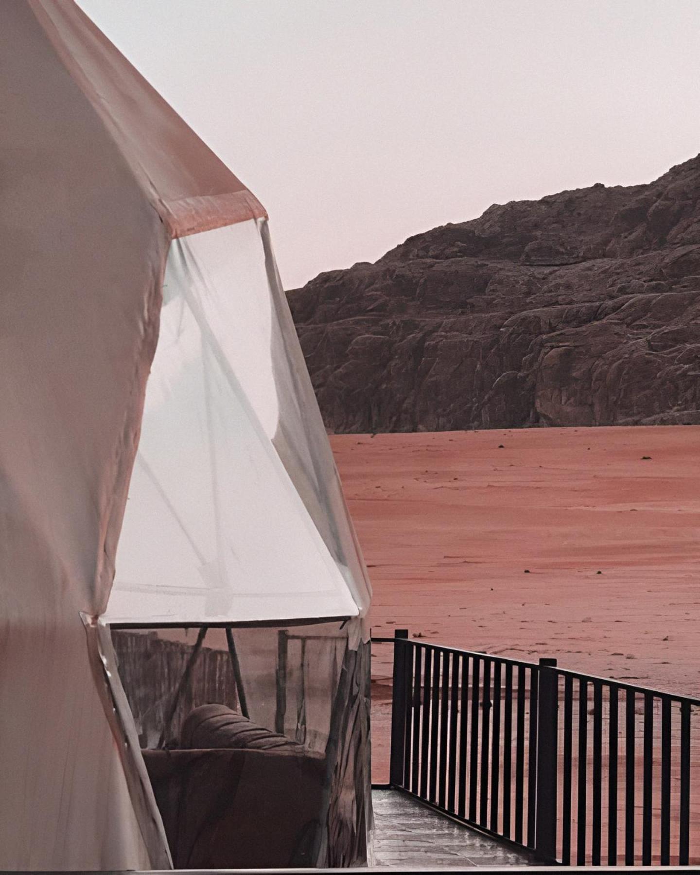 ホテル Wadi Rum Caeser Camp エクステリア 写真